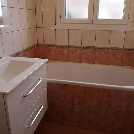 Apartment Ravissant Avec Piscine Et Jardin Saix (Tarn)